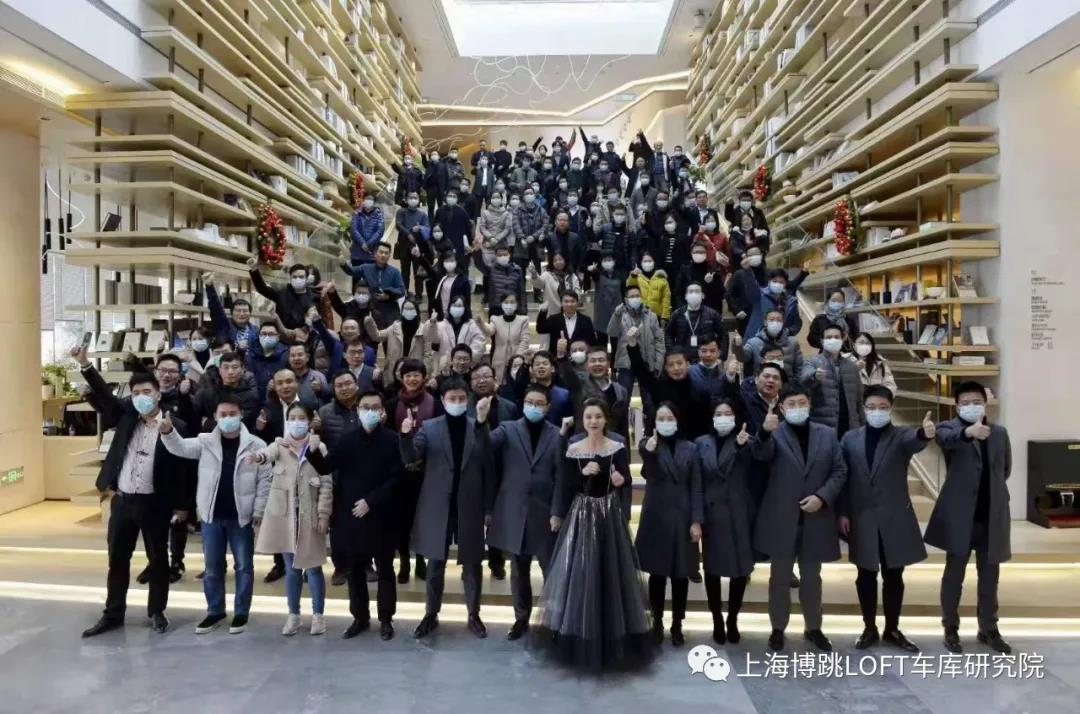 迪庆全国一百多人在华侨城汉口道6号参观研讨LOFT专利车库技术！